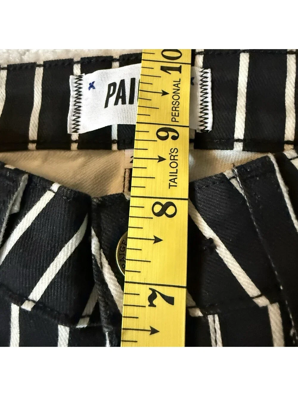 PAIGE Skyline Ankle Peg Women’s Shorts Size 26 Black White Striped Stretch USA